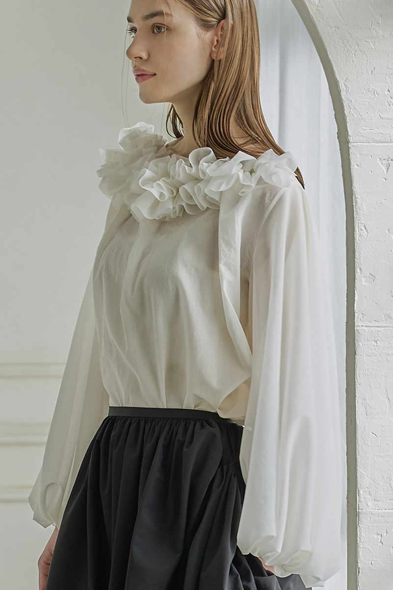 stina / rose bouquet blouse / white