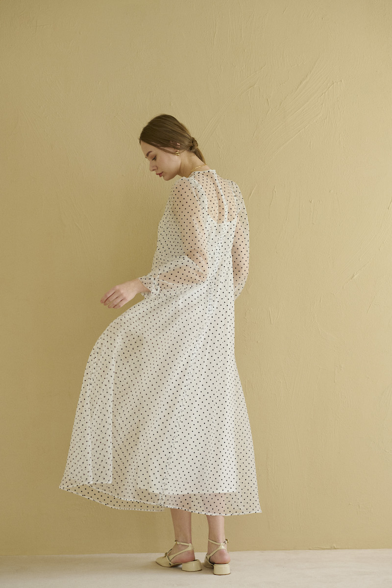 STINA dot organdy dress / white | www.innoveering.net