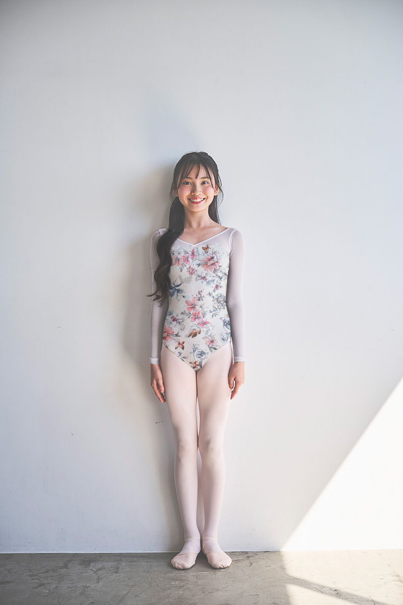stina / type V lucky / Golden Hour white / girl stina / type V lucky / Golden Hour white / girl