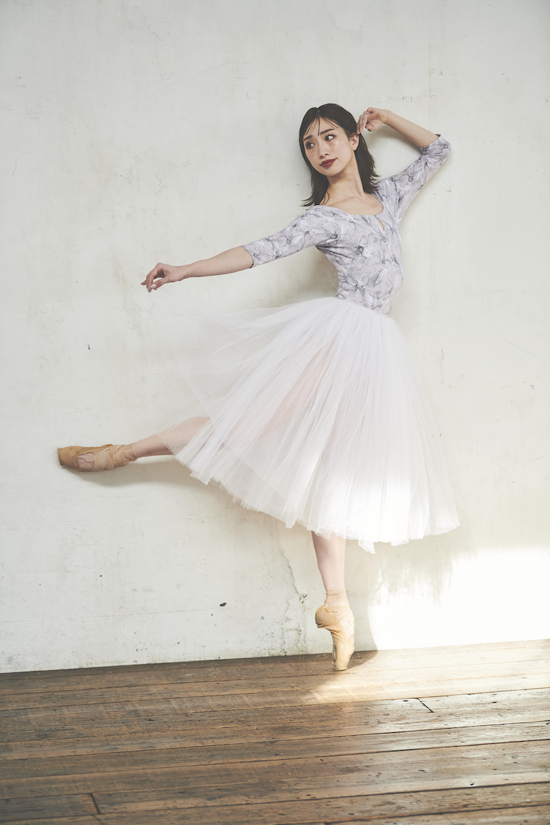 stina / type U ballerina / pastel beige gray