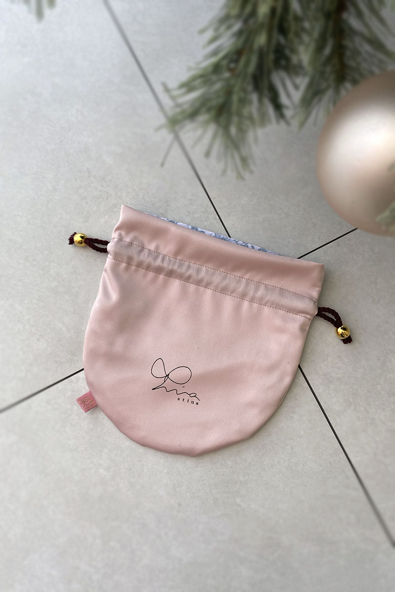 stina / flower petal pouch S / petit fours strawberry