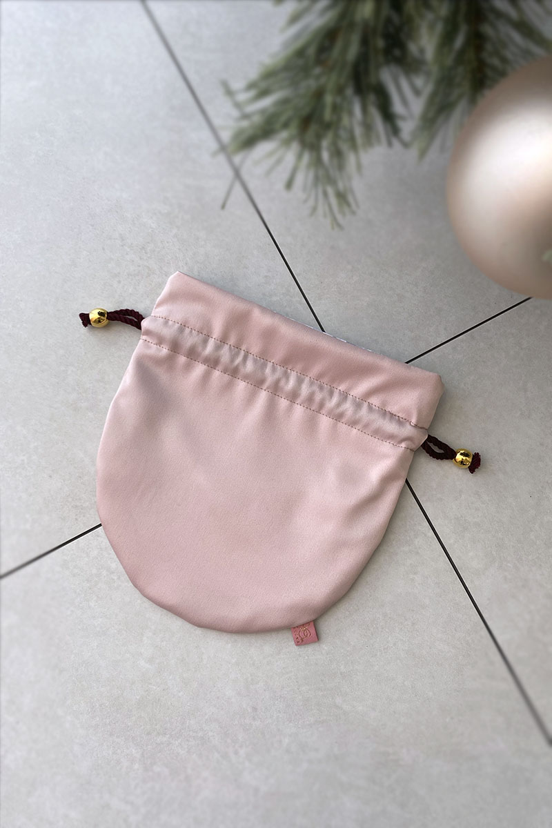 stina / flower petal pouch S / petit fours strawberry
