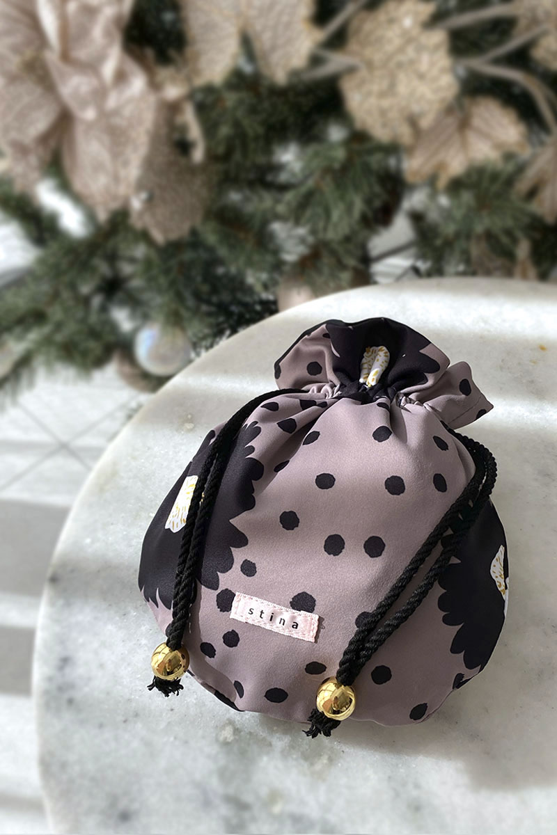 stina / flower petal pouch S / snow flower