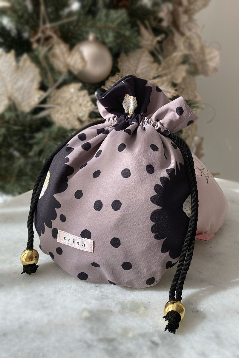 stina / flower petal pouch S / snow flower
